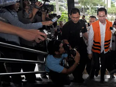 Tubagus Chaeri Wardhana alias Wawan kembali menjalani pemeriksaan di KPK, Jakarta, Jumat (12/12/2014). (Liputan6.com/Miftahul Hayat)