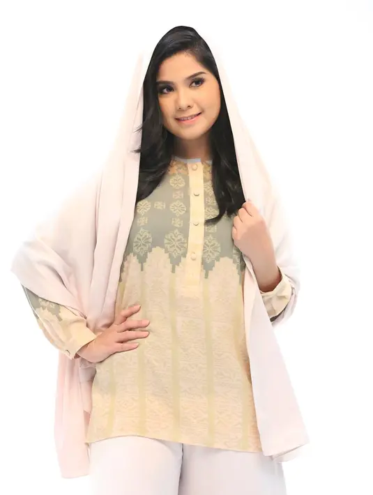 Saat itu tidak begitu percaya dengan berita itu. Apalagi suaminya yang separuh hidupnya di jalur militer. Setidaknya 16 tahun mengabdi sebagai prajurit dan hampir 4 tahun menjadi taruna. Kabar itu membuat Annisa kaget. (Bambang E. Ros/Bintang.com)