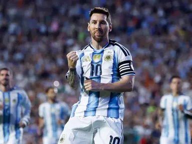 Pemain Argentina, Lionel Messi, melakukan selebrasi setelah mencetak gol ke gawang Islandia pada laga uji coba di Jordan-Hare Stadium, Auburn, Alabama, Amerika Serikat, Rabu (10/6/2026). (AP Photo/Butch Dill)