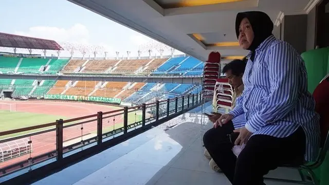 7 Potret Wali Kota Surabaya Tri Rismaharini Dukung Penuh Persebaya Surabaya