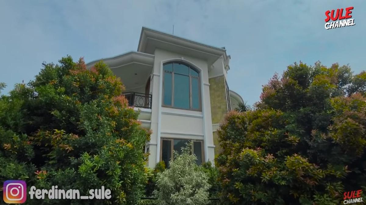Transformasi Dapur Putri Delina: Elegan, Multifungsi, dan Penuh Karakter
