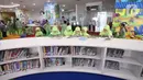 Aktivitas sejumlah siswa di ruang baca Perpustakaan Nasional (Perpusnas), Jakarta, Selasa (18/2/2020). Selain megah dan memiliki koleksi lengkap, Perpusnas juga menyediakan ruangan perpustakaan untuk anak-anak, layanan untuk penyandang disabilitas dan lansia. (Liputan6.com/Angga Yuniar)