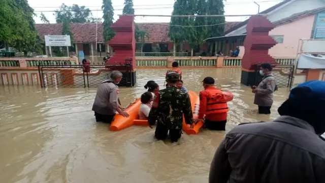 Ratusan Rumah di Cirebon Timur Terendam Banjir