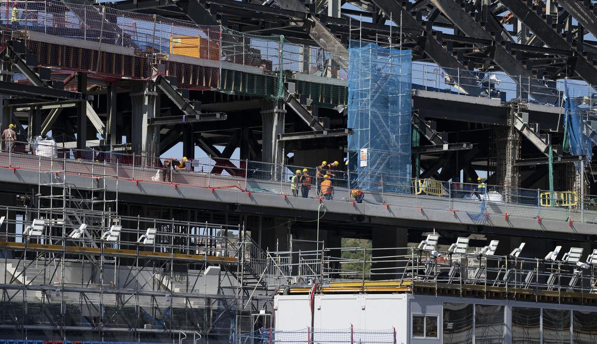 Kandang Barcelona tersebut awalnya ditargetkan rampung pada 2024 dan sempat diundur hingga Februari 2025 lalu. Sayangnya, akibat satu dan lain hal proses renovasi stadion itu kembali terhambat. (AFP/Josep Lago)