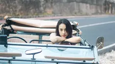 Nur Amalina Hayati atau akrab dikenal dengan nama Anya Geraldine ini memang selalu menyita gaya penampilannya. Termasuk saat ia tampil mencuri perhatian saat naik mobil atap terbuka. Gaya kece Anya ini berhasil bikin netizen terpukau. (Liputan6.com/IG/@anyageraldine)
