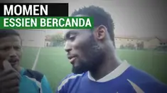 Berita video momen marquee player Persib Bandung, Michael Essien, bercanda soal pelatihnya, Djadjang Nurdjaman. Momen ini terjadi setelah tim Maung Bandung menjalani rutinitas latihan di Lapangan Lodaya, Bandung. Essien bercanda ketika Djanur sedang ...
