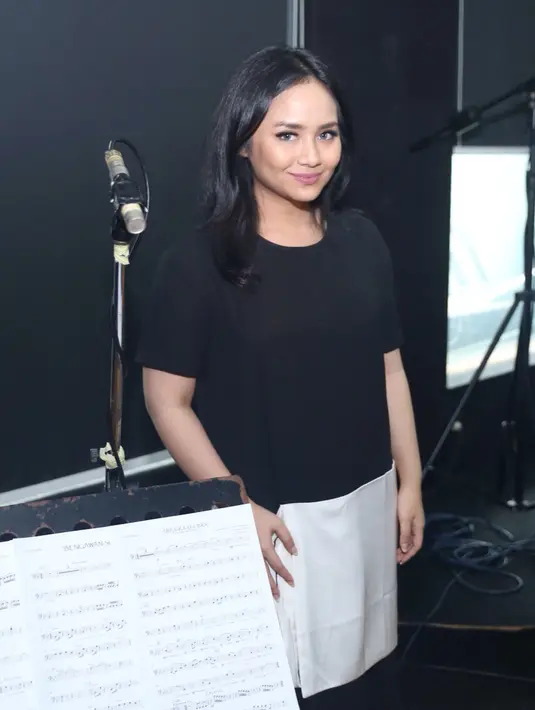Gita juga dibelakang layar saat ayahnya membuat konser alm Chrisye dan 3 Diva. (Andy Masela/Bintang.com)