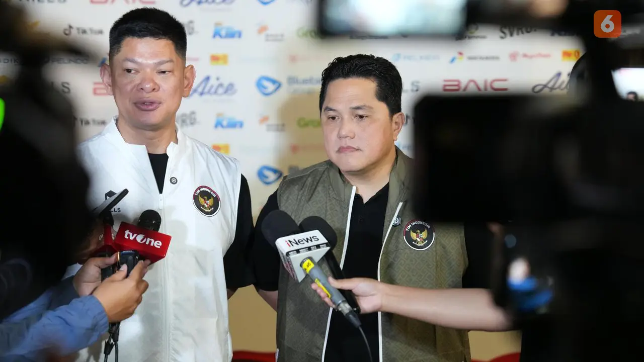 Ketua NOC Indonesia, Raja Sapta Oktohari (kiri), bersama Menteri Pemuda dan Olahraga (Menpora) RI, Erick Thohir