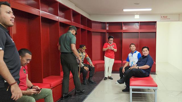 Foto: Selesai Renovasi, Erick Thohir Kunjungi Stadion Manahan