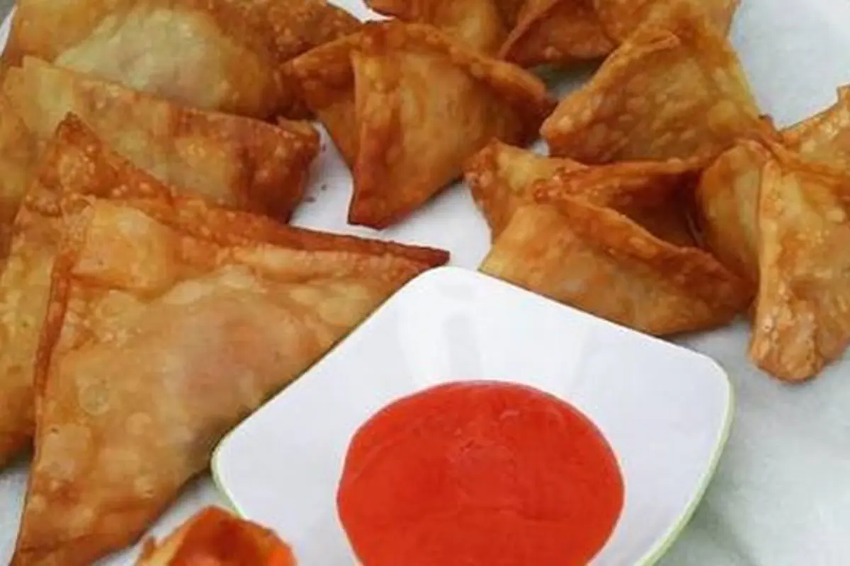 Pangsit goreng isi kornet./Copyright cookpad.com/Momma Adunk