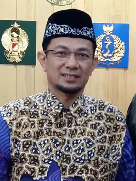 "Saya belum mengenal secara detil, meski saya dosennya sementara istri saya sebagai mahasiswa," kenang lelaki kelahiran Solo, 27 Desember 1968 itu saat dihubungi Bintang.com, Kamis (16/6/2016). (dok. Pribadi)