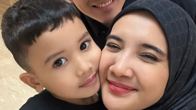 Zaskia Sungkar Ramai Diduga Adopsi Anak, Caption Instagram Curi Perhatian Publik (credit: instagram.com/zaskiasungkar15).