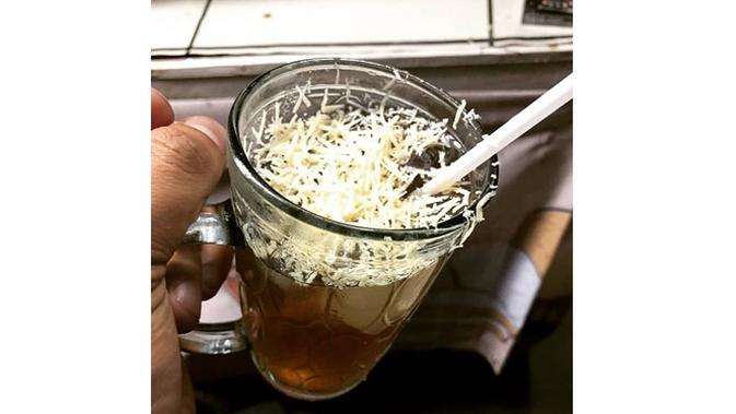 6 Minuman Nyeleneh Untuk Buka Puasa Ramadhan Ini Bikin Geleng Kepala (sumber: Instagram.com/awreceh.id)