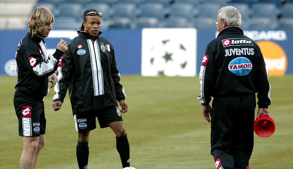 Di tahun 2001, Lippi sedang menyiapkan Juventus yang kala itu bakal berhadapan dengan Barcelona di Liga Champions (LLUIS GENE / AFP)