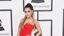 Pada biasanya, Ariana Grande tampil dengan rambut panjang, diikat atau terbiarkan tergerai dan menunjukan wajah yang berkesan seperti remaja. (AFP/Bintang.com)