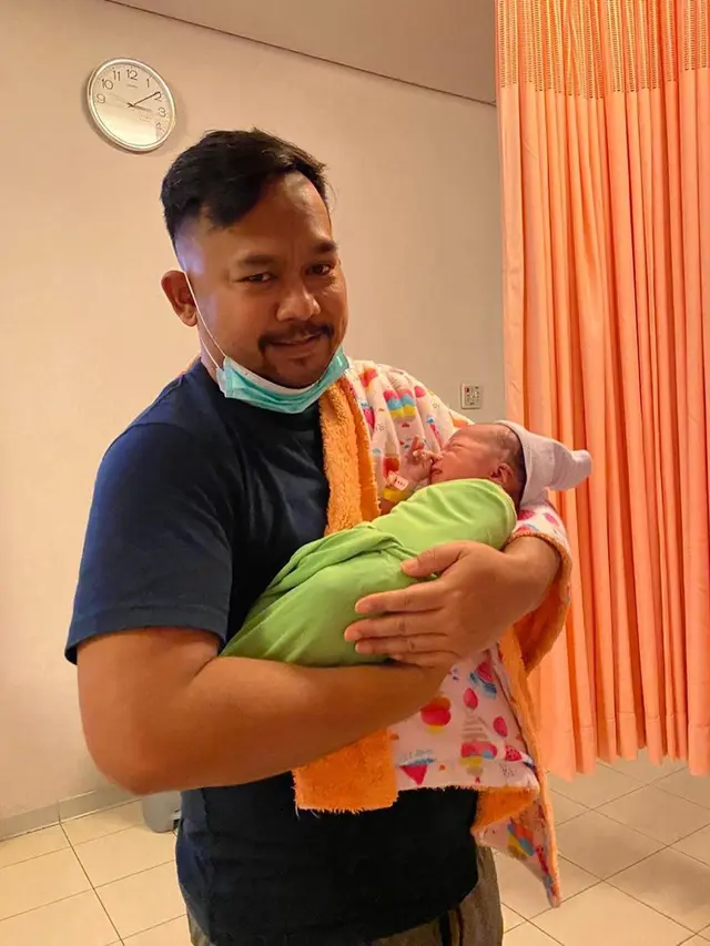 8 Tahun Menanti, Ini 5 Momen Haru Bedu Dikaruniai Anak Perempuan