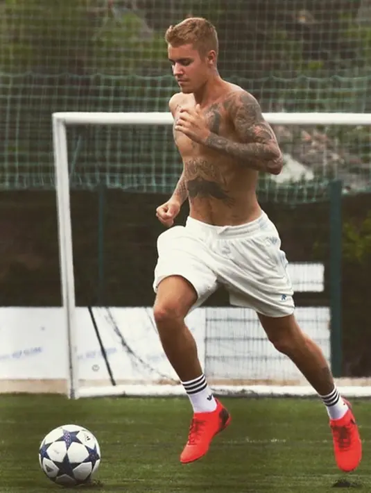 Sang Pendeta mengatakan, Justin merupakan umat Kristiani yang baik lantaran taat beribadah kepada Tuhan. Saat itu mereka mengunjungi Hillsong Conference di salah satu Gereja  di Autsralia. (Instagram/Justinbieber)