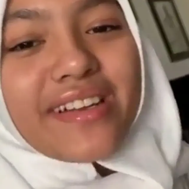 Alleia Anak Ariel Noah Pakai Hijab