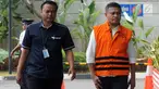 Bupati Buton Selatan nonaktif Agus Feisal saat akan menjalani pemeriksaan lanjutan di Gedung KPK, Kamis (13/9). Agus Feisal diperiksa sebagai tersangka dalam dugaan penerimaan hadiah terkait proyek di Kabupaten  Buton Selatan. (Merdeka.com/Dwi Narwoko)