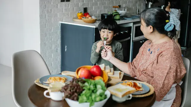 2. Perhatikan Porsi Makanan Manis