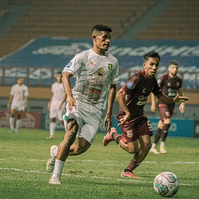 Jadi Idola Baru, Ini 5 Aksi Gelandang Persebaya Ricky Kambuaya di BRI Liga 1