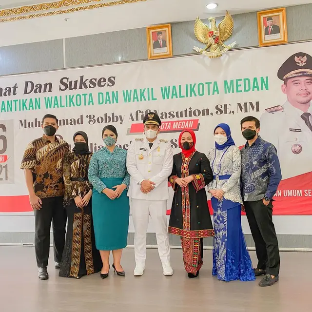 6 Potret Kahiyang Ayu Dampingi Suami Pelantikan Jadi Wali Kota Medan