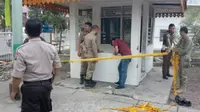 Pos jaga Kantor Satpol PP Pekanbaru yang dilempar molotov oleh dua pria tak dikenal. (Liputan6.com/M Syukur)