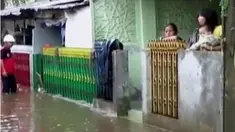 Luapan sungai kampar telah menggenangi 19 kecamatan di kabupaten Kampar, hingga genangan di sejumlah ruas menyebabkan kemacetan di Jakarta.