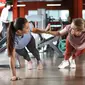 Dua wanita berolahraga di gym. (Shutterstock/Pixel-Shot)