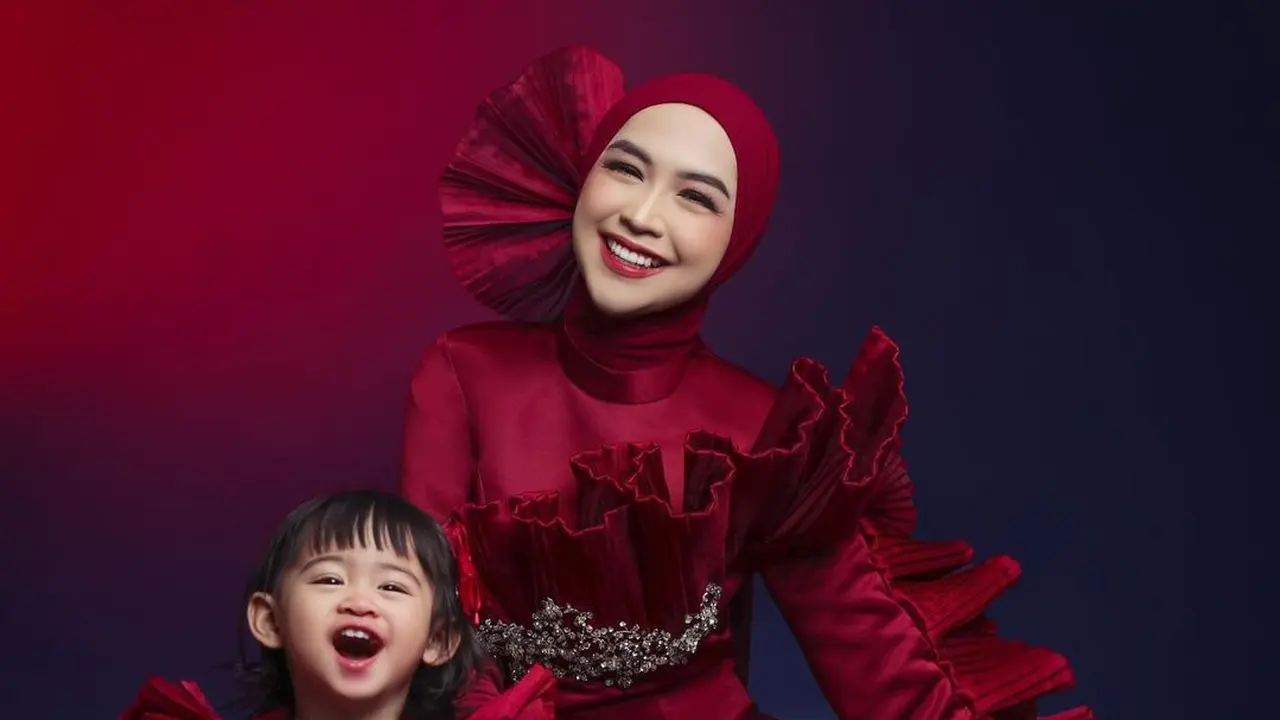 Ria Ricis dengan senyum khasnya (Instagram/riaricis1795)