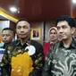 Pasangan calon jalur independen Dharma Pongrekun dan Kun Wardana resmi menjadi peserta di Pilgub Jakarta 2024. (Liputan6.com/Ady Anugrahadi)