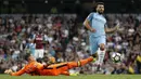  Bintang Manchester City, Sergio Aguero (kanan) hingga pekan keempat telah mencetak 3 gol untuk timnya pada Premier League 2016-2017.  (Reuters/Darren Staples)