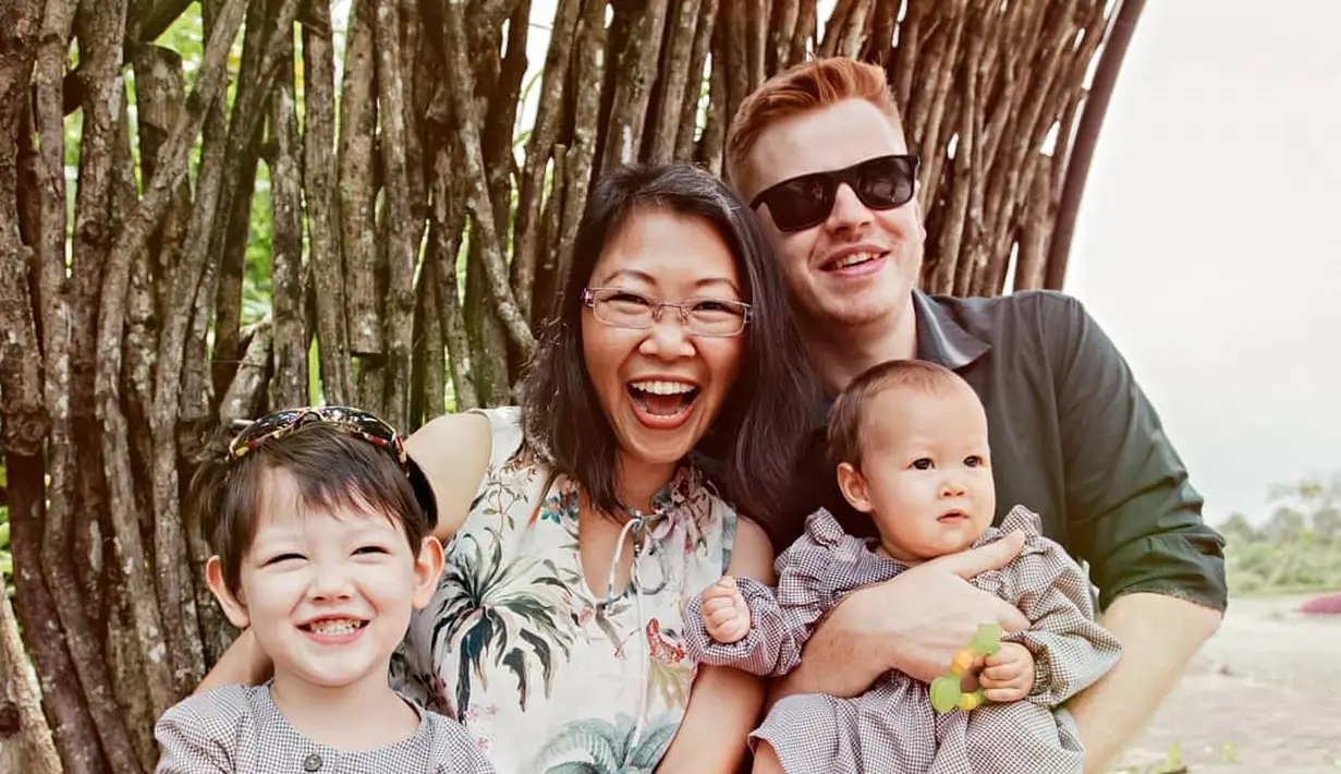 Kini Dave dan Santi sudah dikaruniai dua orang anak. Anak pertama laki-lakinya, Aragorn Jawa kini berusia 3 tahun. Sementara anak bungsu perempuannya, Brielle Joy baru menginjak usia 1 tahun. (Liputan6.com/IG/londokampung).