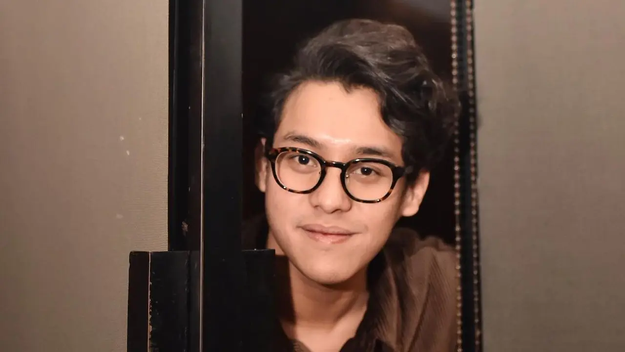 Tulis Pesan Maaf, Ini 6 Potret Ardhito Pramono Usai Bebas dan Kembali Manggung
