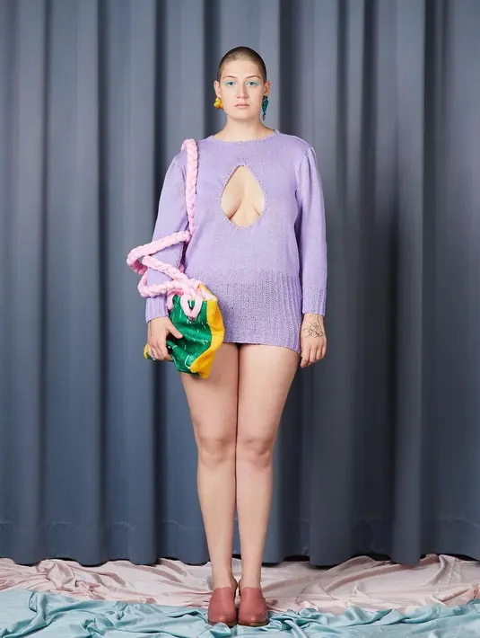 Koleksi Jacqueline Loekito ini mengambil bentuk yang berbeda dari serangga dan buaya, membangkitkan memori masa lalu. Foto: Instagram.