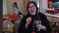 Mpok Atiek Bangga Cucunya Lulus dari UI, Kenang Momen Haru Jelang Sidang Skripsi