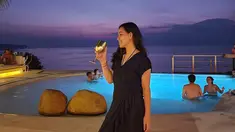 Lady Nayoan sangat memperhatikan penampilannya. Penampilan menawan nan elegan terlihat saat memakai outfit hitam seperti di foto. Lady tampak memesona dengan outfit seperti ini, (Liputan6.com/IG/ladynayoan)