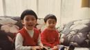 Gemasnya Henry lau bersama saudaranya di masa kecil. (Foto: Instagram/henryl89)