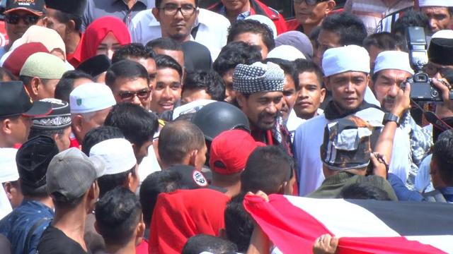 Muzakir Manaf - Teuku Ahmad Khalid mendaftar jadi cagub dan cawagub Aceh.