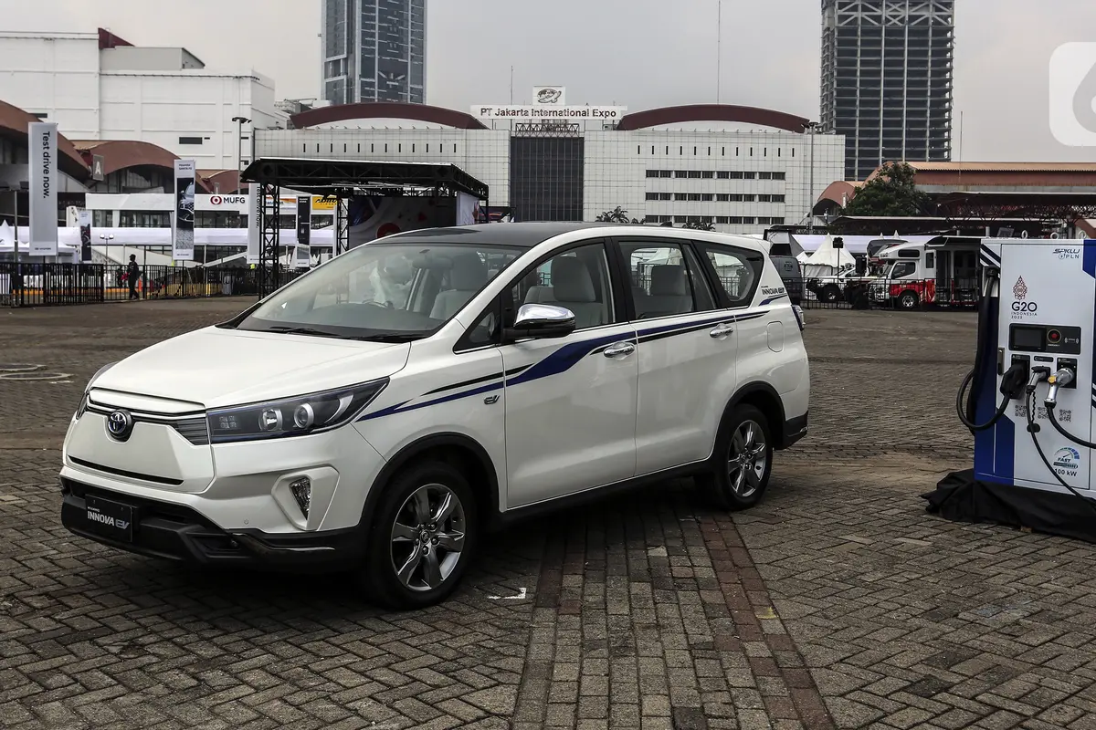 FOTO: Mobil Listrik Toyota Kijang Innova EV Concept Hadir di IIMS 2022