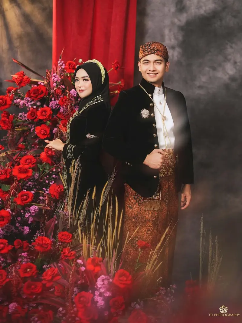 Jelang Pernikahan, Ini 7 Potret Prewedding Ria Ricis dan Teuku Ryan Pakai Baju Adat Jawa