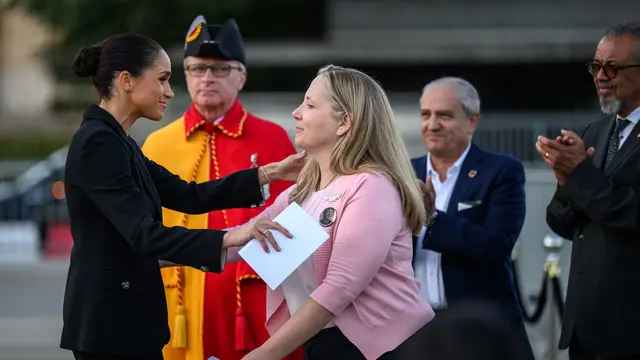 Meghan Markle Berbusana Serba Hitam, Bawa Pesan Bahaya Perundungan Online