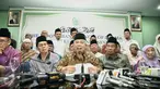Ketum MUI Ma'ruf Amin (tengah) memberikan pernyataan mengenai kegiatan Lesbian, Gay, Biseksual dan Transgender (LGBT) di Jakarta, Rabu (17/2). MUI mengatakan bahwa kegiatan LGBT diharamkan dalam Islam dan agama samawi lainnya. (Liputan6.com/Faizal Fanani)