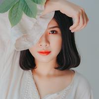 Ilustrasi mengaplikasikan makeup. (dok. pexels.com/Asnida Riani)