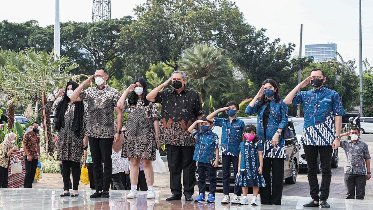 7 Momen SBY dan Keluarga Ziarah ke Makam Ani Yudhoyono di Hari Ultah ke-72