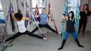 Lima kontestan Miss America 2018 saat mengikuti latihan Pilates untuk menyesuaikan diri dengan Big Piano Fitness, New York, (01/1). (Lars Niki / Getty Images / AFP)