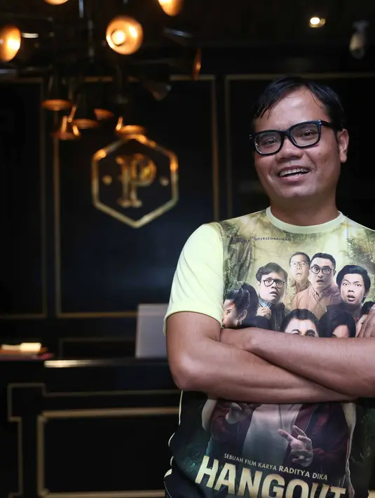 "Saya ingin menempatkan diri sebagai penonton. Kalau saya nonton ini kenapa begini? Bertanya-tanya kan. Jadi kalau aneh itu gak kuat kan filmnya,” ucap Soleh Solihun di Plaza Senayan XXI, Jakarta, Kamis (15/12/2016). (Nurwahyunan/Bintang.com)