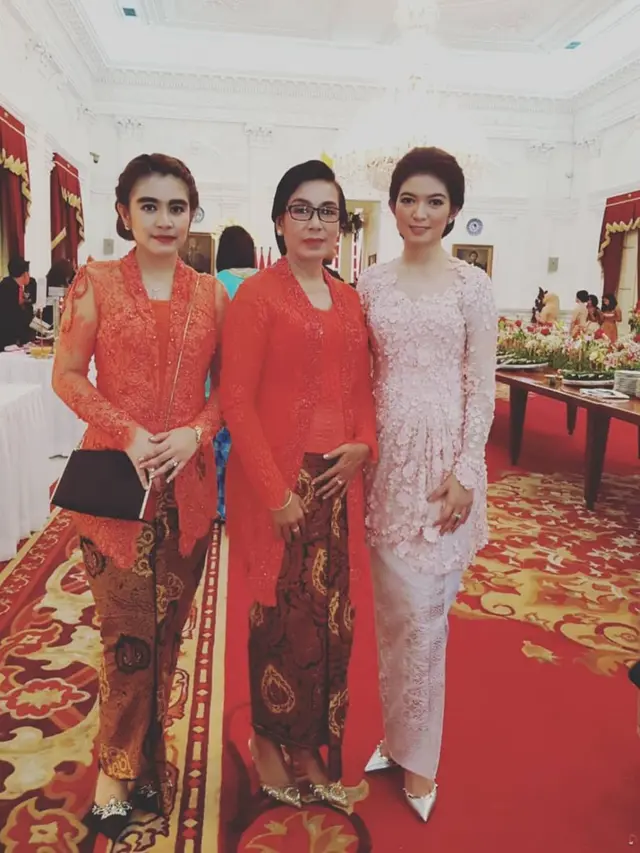 Jarang Tersorot, Ini 6 Potret Ibu Kandung Selvi Ananda Mertua Gibran