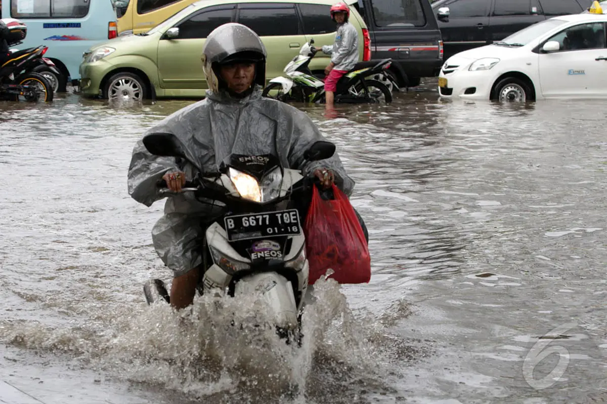 Banjir Melanda 3 Kabupaten di Banten dan Longsor di Serang