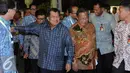 Wakil Presiden Jusuf Kalla bersama Menko Perekonomian Darmin Nasution menghadiri pembukaan pertemuan Pisagro, Kadin, ISEI di Jakarta, Senin (23/5/2016). Pertemuan membahasImplementasi Financial Inclusion untuk Petani. (Liputan6.com/Helmi Fithriansyah)